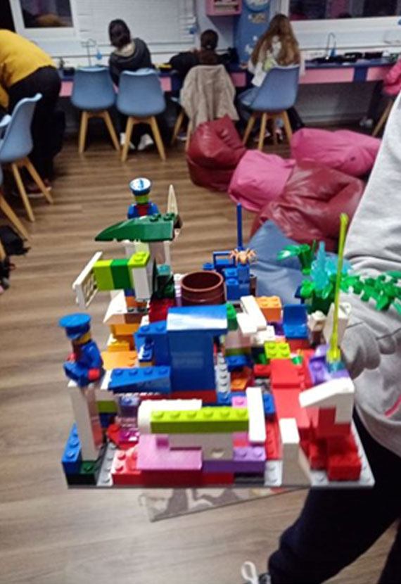 παιχνίδι με lego Χριστοδούλειο Ίδρυμα